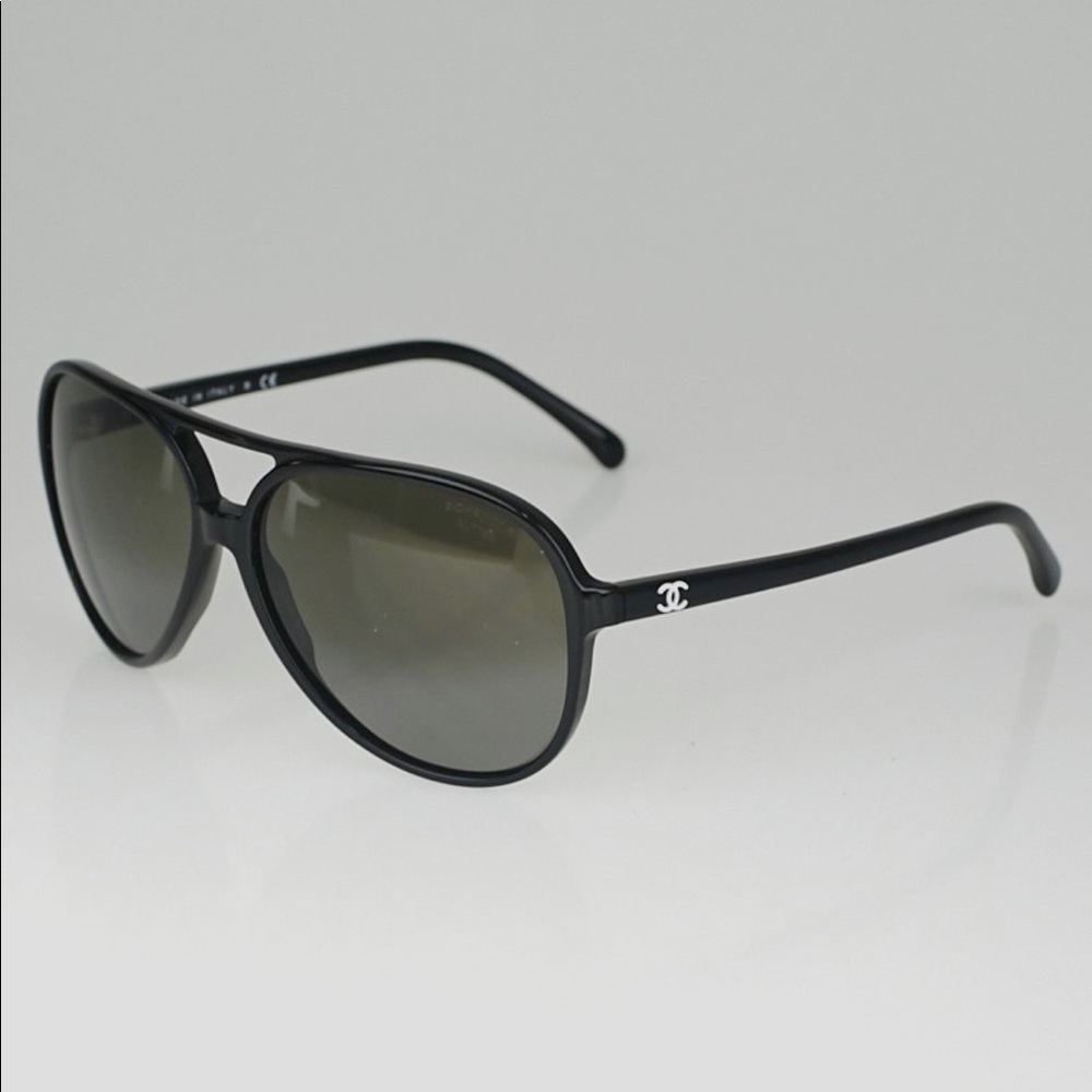 CHANEL SUNGLASSES 
Black Acetate Frame Small 'CC" Logo Aviator Sunglasses-5206